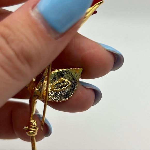 Vintage Red Rose and Gold Tone Stem and Leaves Long Brooch Signed - Picture 5 of 6